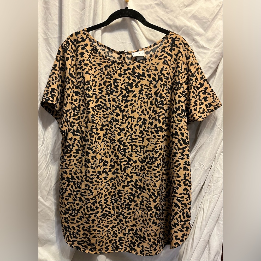 Ava & Viv leopard print blouse size 1X